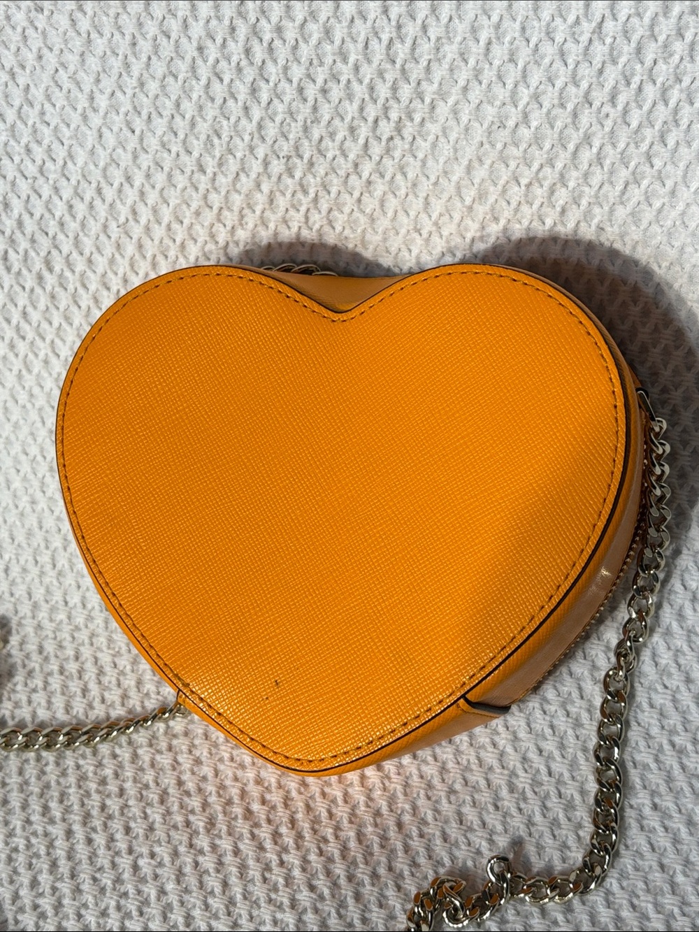 KATE SPADE Orange Heart Shaped Crossbody with Gold Chain Zipper Closure - Picture 10 of 11